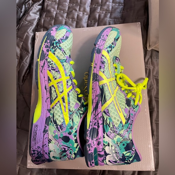 ASICS - Picture 2 of 4